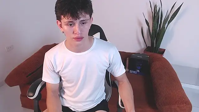 DarrenColleen online show from February 18, 10:28 pm