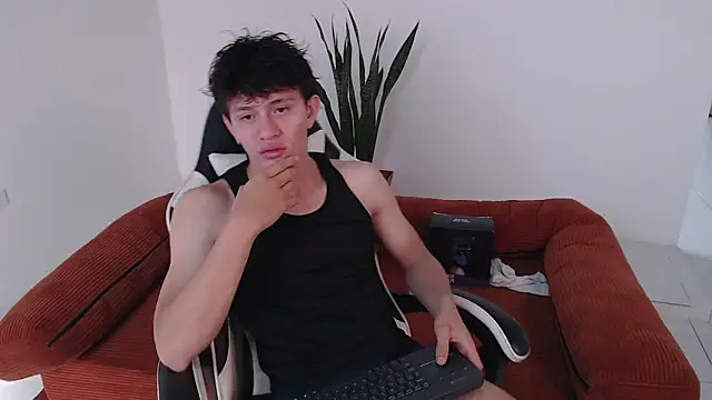 DarrenColleen online show from April 14, 1:38 pm