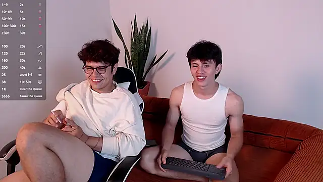 DarrenColleen online show from February 8, 3:04 am