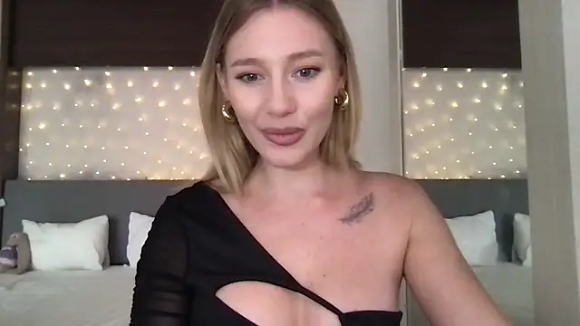 Snapshot of Stella_muse chatting on February 20, 3:58 am Stella muse online show from February 20, 3:58 am