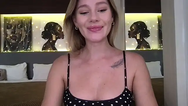 Snapshot of Stella_muse chatting on February 5, 3:24 am Stella muse online show from February 5, 3:24 am