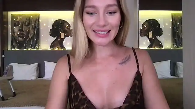 Snapshot of Stella_muse chatting on January 18, 3:43 am Stella muse online show from January 18, 3:43 am