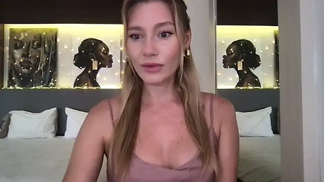 Snapshot of Stella_muse chatting on January 19, 3:32 am Stella muse online show from January 19, 3:32 am