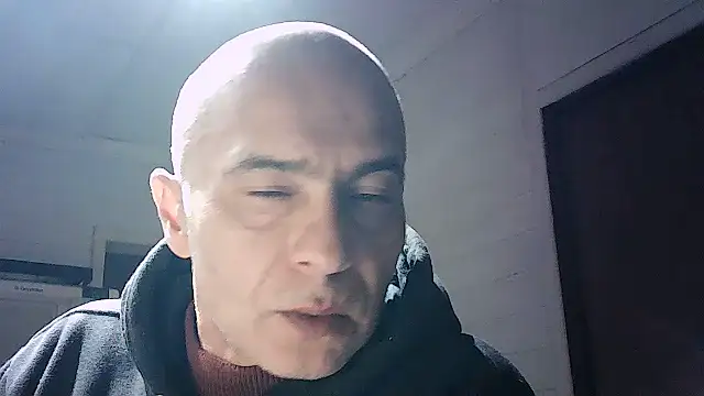 Snapshot of dogfrota chatting on June 18, 12:31 am dogfrota online show from June 18, 12:31 am