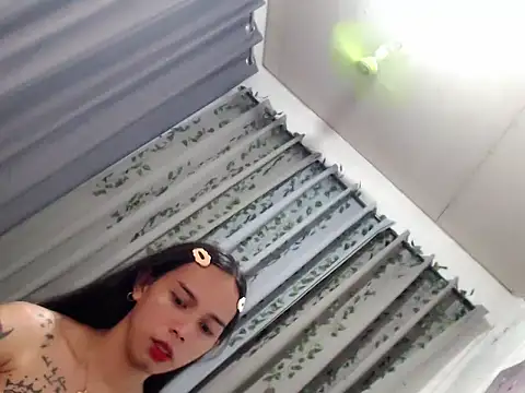 Snapshot of LOVELYMAYUMIE chatting on December 9, 1:45 pm LOVELYMAYUMIE online show from December 9, 1:45 pm