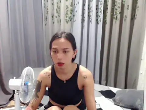 Snapshot of LOVELYMAYUMIE chatting on December 18, 1:37 am LOVELYMAYUMIE online show from December 18, 1:37 am