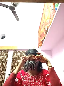 Priyaji7575 online show from January 13, 1:04 pm