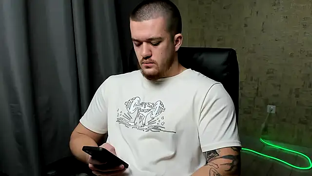 Well boy online show from February 13, 7:58 pm