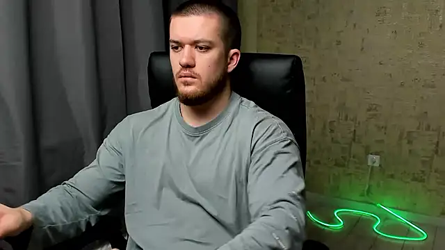 Snapshot of Well_boy chatting on January 13, 6:28 am Well boy online show from January 13, 6:28 am