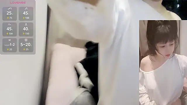 Snapshot of Mia-zhan chatting on February 7, 2:36 pm Mia-zhan online show from February 7, 2:36 pm