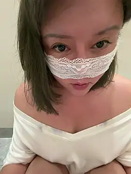 Snapshot of Mia-zhan chatting on July 22, 6:32 pm Mia-zhan online show from July 22, 6:32 pm