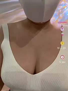 Snapshot of Mia-zhan chatting on July 8, 10:21 pm Mia-zhan online show from July 8, 10:21 pm