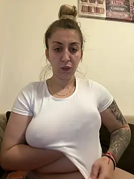 dalia0710 online show from April 15, 9:48 pm