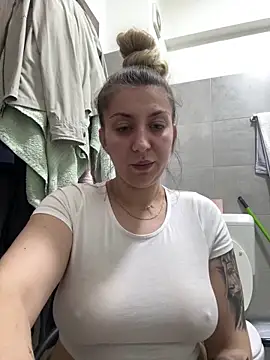 dalia0710 online show from April 16, 9:39 pm