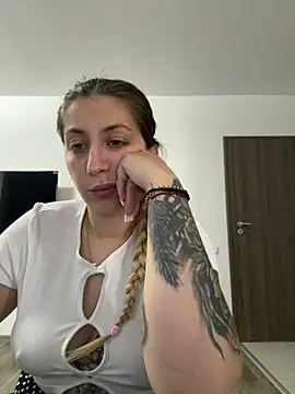 dalia0710 online show from May 18, 1:27 pm