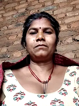 Hot di97 online show from March 6, 11:00 pm