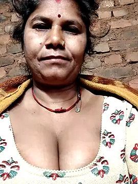 Hot di97 online show from March 8, 12:05 am