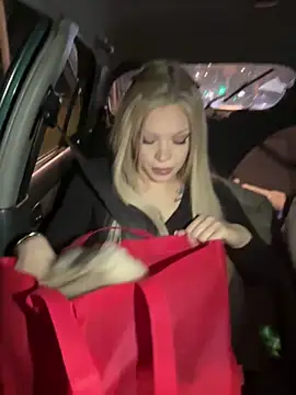 AlyssaFoxx  online show from February 7, 7:00 pm