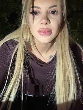 AlyssaFoxx  online show from May 17, 7:36 pm