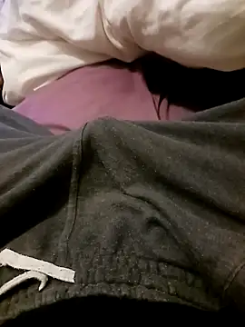 Snapshot of Hertsguy1984 chatting on February 4, 11:55 pm Hertsguy1984 online show from February 4, 11:55 pm