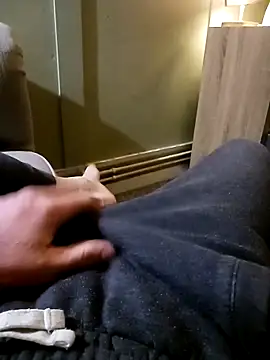 Hertsguy1984 online show from April 13, 11:31 pm