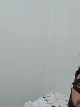 Snapshot of casal1001 chatting on February 17, 1:58 am casal1001 online show from February 17, 1:58 am