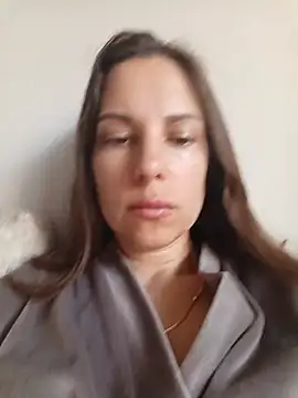 Snapshot of She-Moon chatting on June 29, 5:47 am She-Moon online show from June 29, 5:47 am