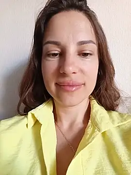 Snapshot of She-Moon chatting on June 26, 5:57 am She-Moon online show from June 26, 5:57 am
