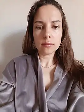 Snapshot of She-Moon chatting on June 5, 6:18 am She-Moon online show from June 5, 6:18 am