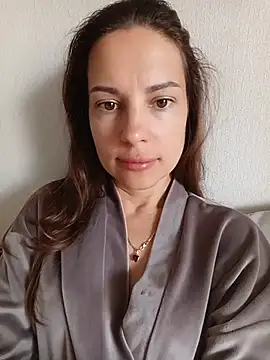 Snapshot of She-Moon chatting on July 9, 5:52 am She-Moon online show from July 9, 5:52 am