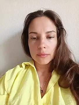 Snapshot of She-Moon chatting on July 8, 5:19 am She-Moon online show from July 8, 5:19 am