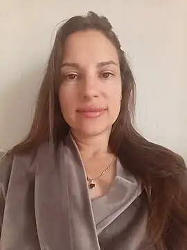 Snapshot of She-Moon chatting on July 10, 5:18 am She-Moon online show from July 10, 5:18 am