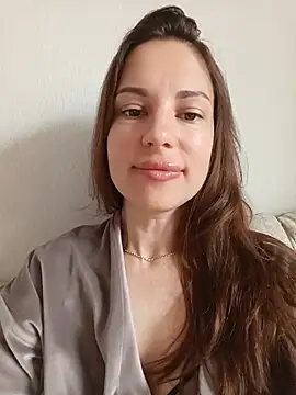 Snapshot of She-Moon chatting on June 9, 5:41 am She-Moon online show from June 9, 5:41 am