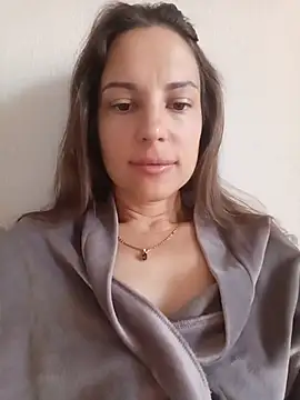 Snapshot of She-Moon chatting on July 12, 6:25 am She-Moon online show from July 12, 6:25 am