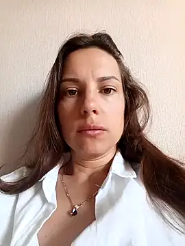 Snapshot of She-Moon chatting on July 1, 5:30 am She-Moon online show from July 1, 5:30 am