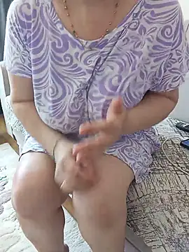 Snapshot of burcu_ben chatting on June 7, 9:47 am burcu ben online show from June 7, 9:47 am