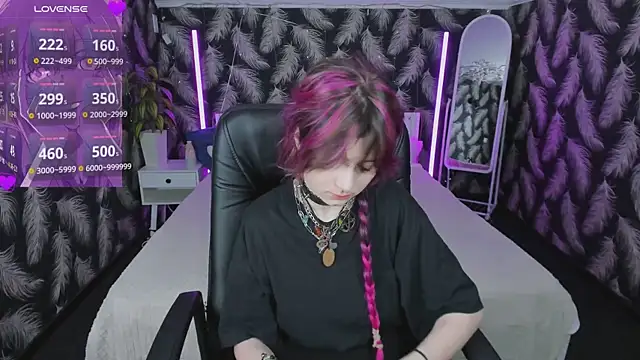 Ashley Veil online show from May 14, 9:01 pm