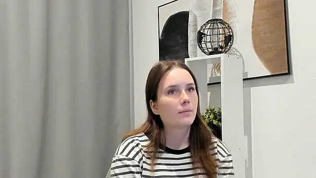 Snapshot of GenevieNyreen chatting on January 15, 7:23 am GenevieNyreen online show from January 15, 7:23 am