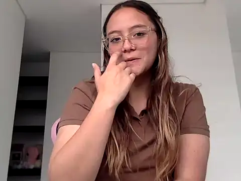 Snapshot of LOLA_R_ chatting on February 2, 6:29 pm LOLA R online show from February 2, 6:29 pm