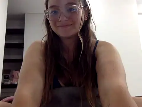 Snapshot of LOLA_R_ chatting on February 3, 2:53 am LOLA R online show from February 3, 2:53 am