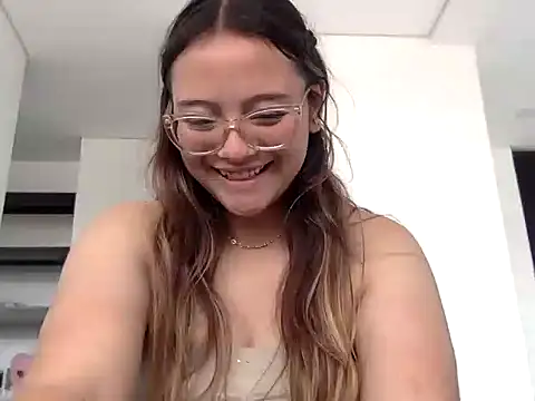 Snapshot of LOLA_R_ chatting on February 4, 5:19 pm LOLA R online show from February 4, 5:19 pm