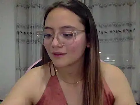 Snapshot of LOLA_R_ chatting on February 14, 12:22 am LOLA R online show from February 14, 12:22 am