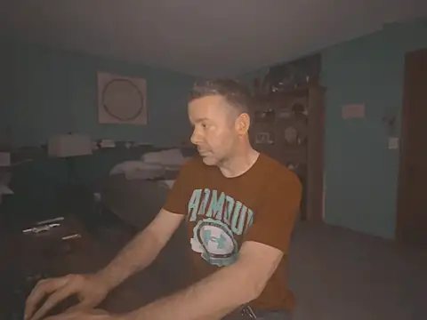 chrisw8140 online show from June 14, 7:42 am