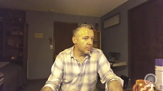 chrisw8140 online show from March 26, 1:15 am