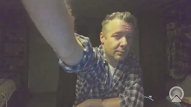 chrisw8140 online show from April 8, 3:19 am