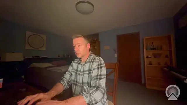 chrisw8140 online show from May 15, 3:48 am