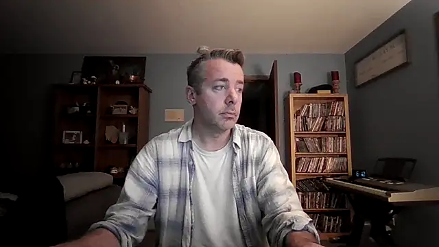 chrisw8140 online show from February 25, 12:11 am