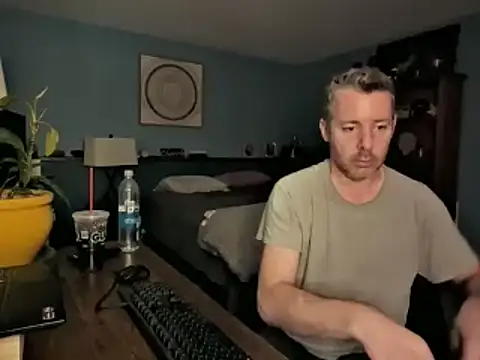 chrisw8140 online show from May 18, 1:06 am