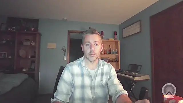 chrisw8140 online show from April 3, 11:00 pm