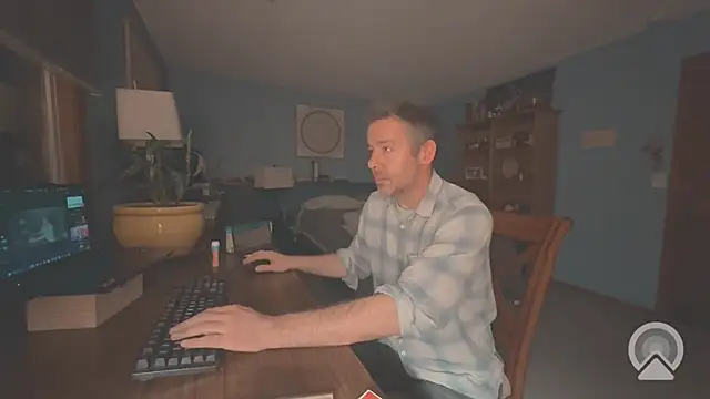 chrisw8140 online show from April 28, 4:06 am